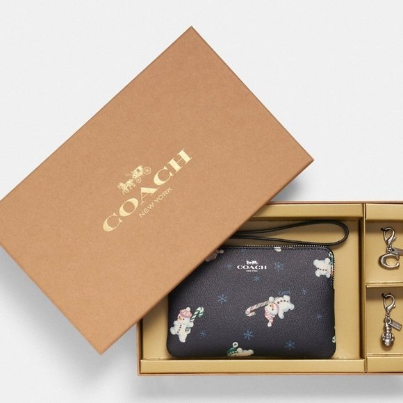 Coach C7401 Corner Zip Wristlet With Snowman Print NIB PRICE FIRM - Picture 2 of 5